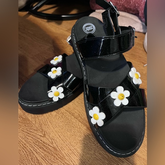 Flower sandals - Picture 2 of 2